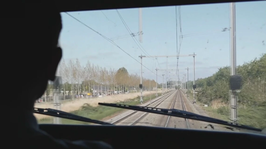 Foto: NS wil nog minder stroom gebruiken bij treinrit: 'Kan mooi naar huishoudens toe'