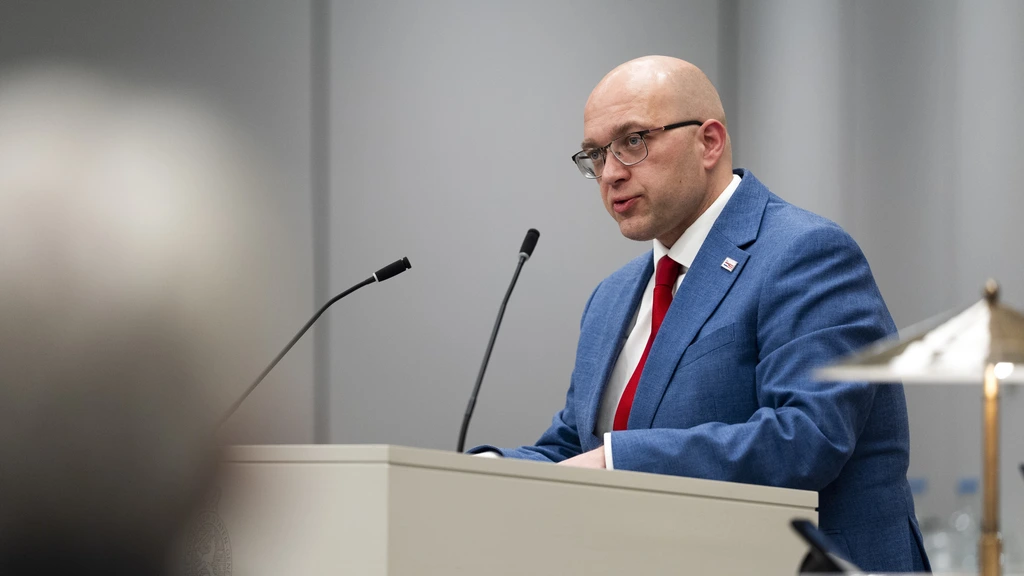 Asielwetten Faber dreigen te sneuvelen; PVV gaat tegen nieuw deel stemmen Asielwetten Faber dreigen te sneuvelen; PVV gaat tegen nieuw deel stemmen